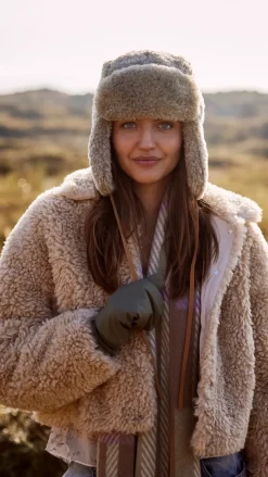 Alyssie Mitts