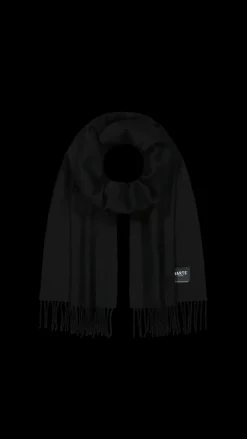 Kristjen Scarf