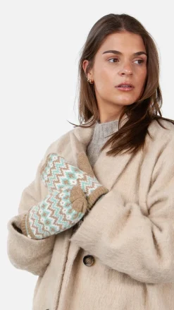 Nakarah Mitts