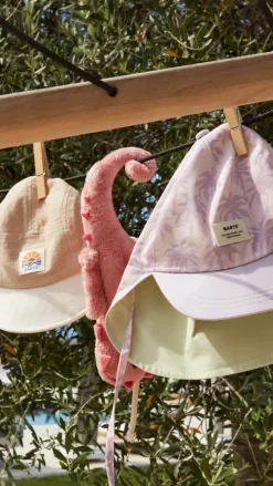 Triague Cap